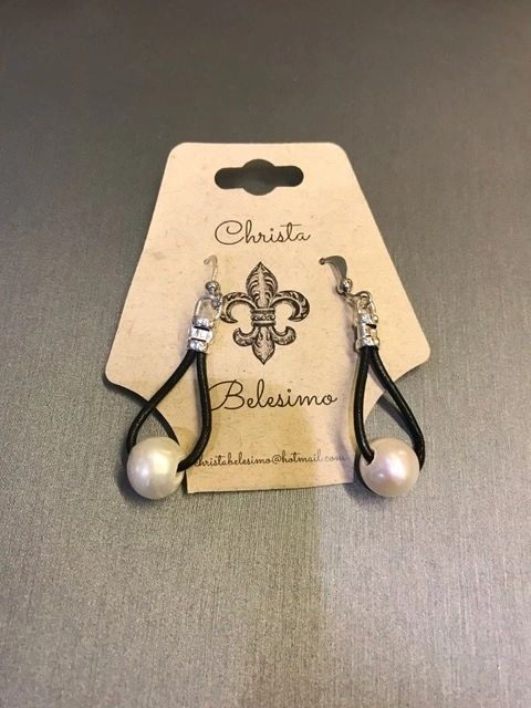 Pearl leather cord earrings