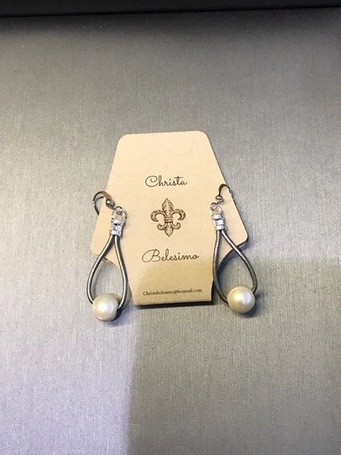 Pearl leather cord earrings