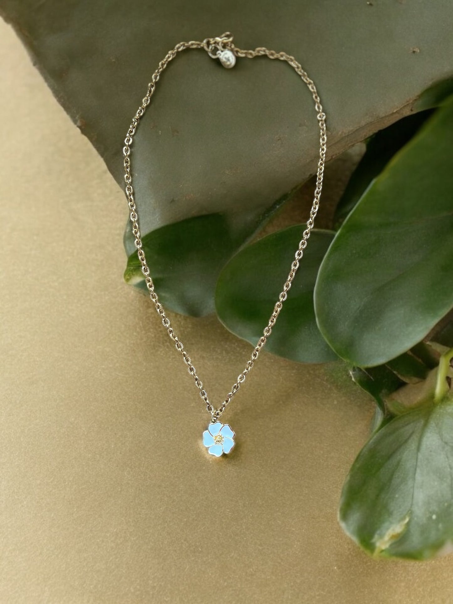 Dainty White Flower Necklace