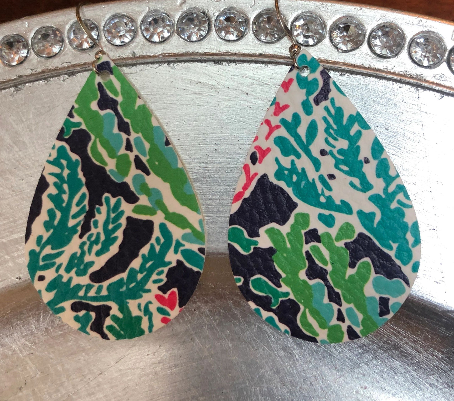 Vegan earrings with a teardrop shape, featuring a navy and turquoise pattern.