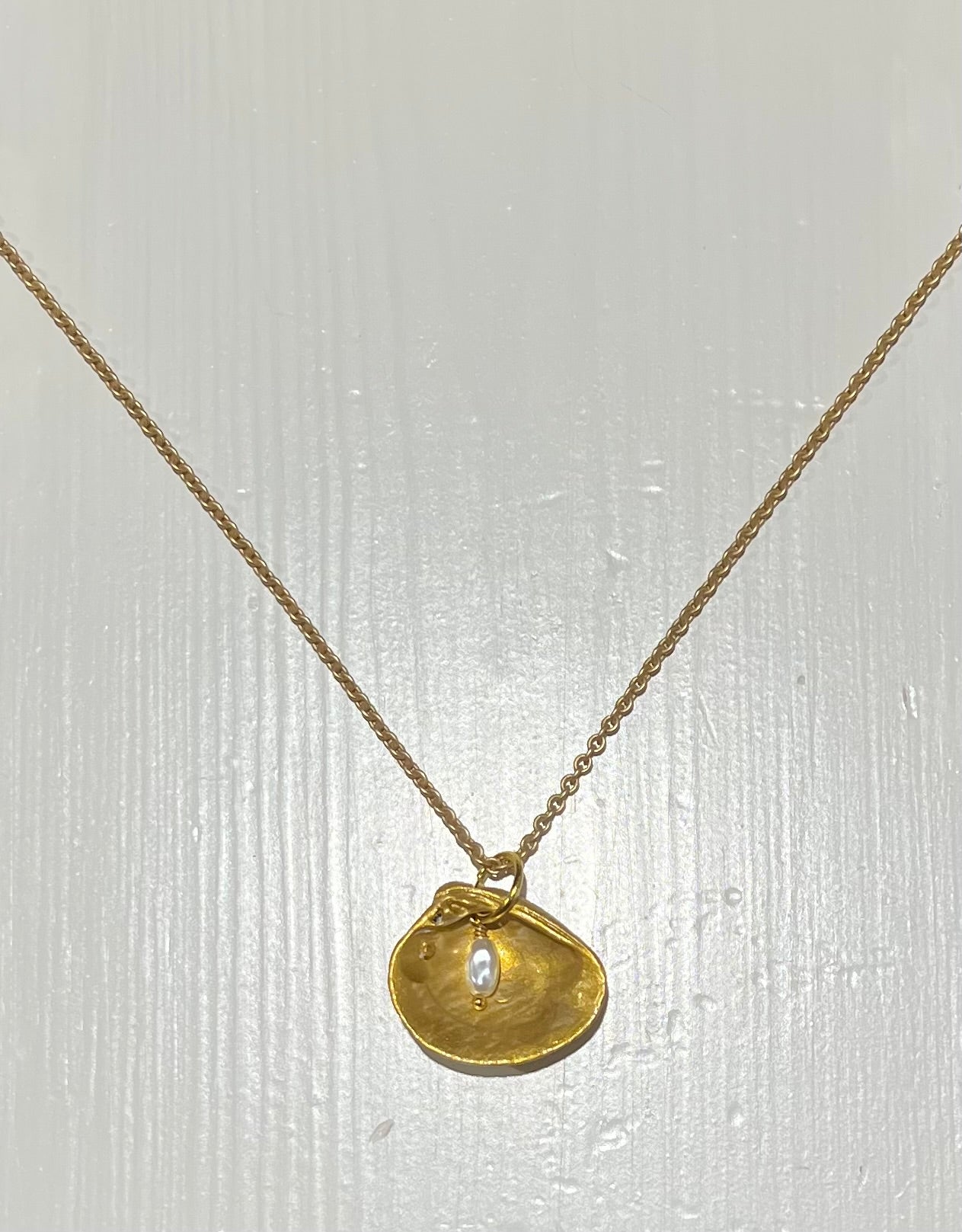 Gold Seashell Pearl Necklace