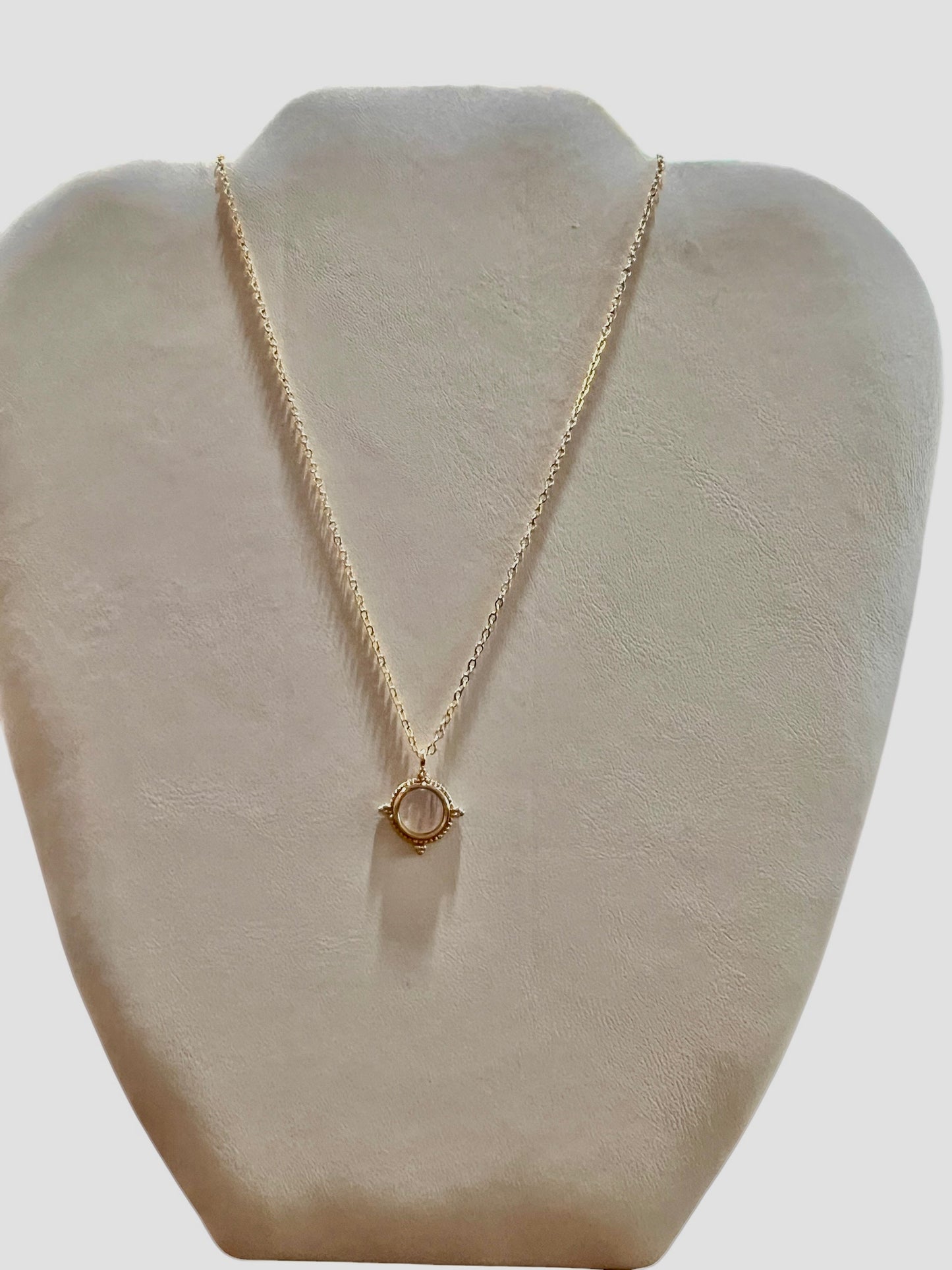 Small Mother of pearl Pendant on Gold