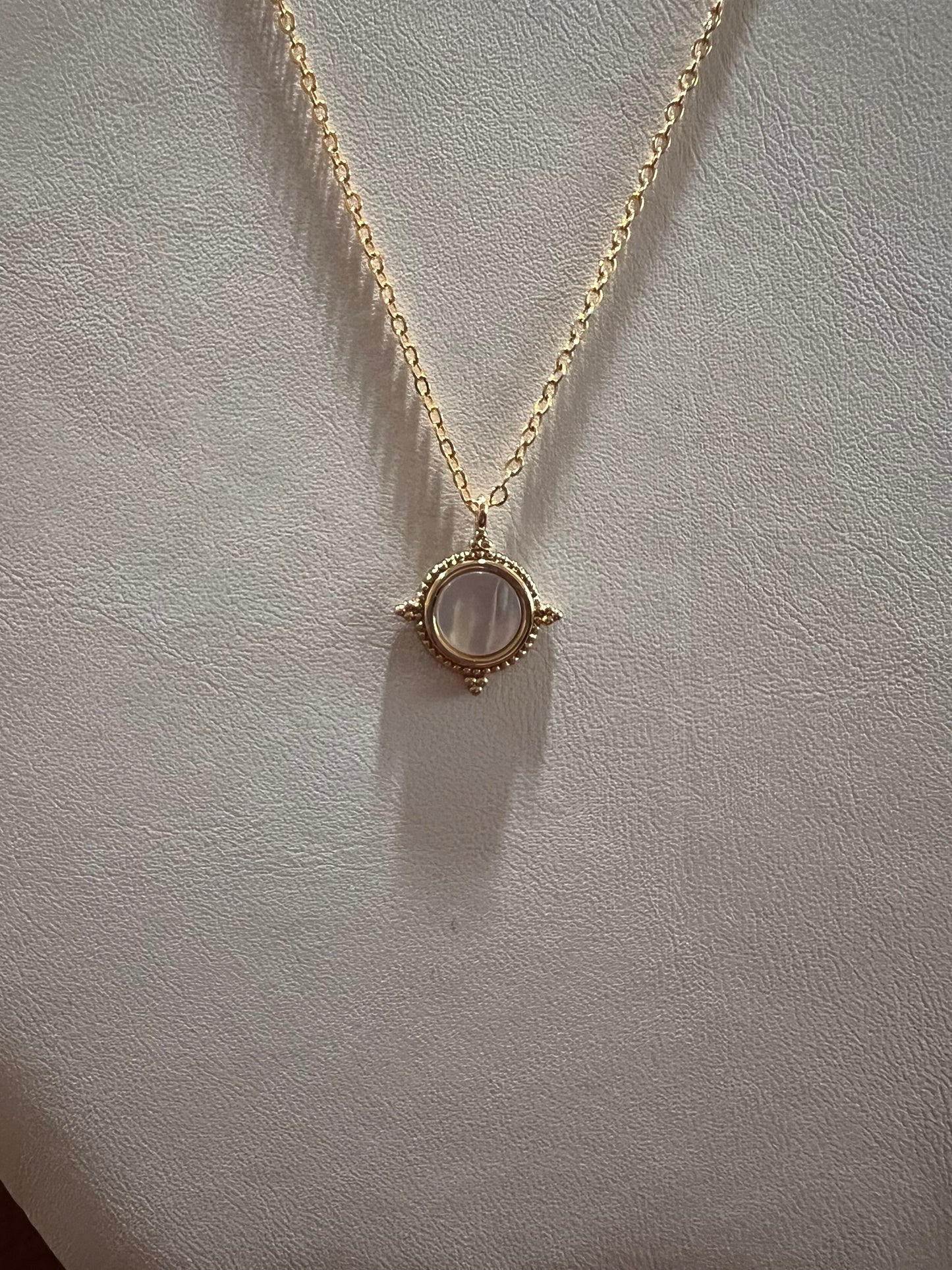 Small Mother of pearl Pendant on Gold