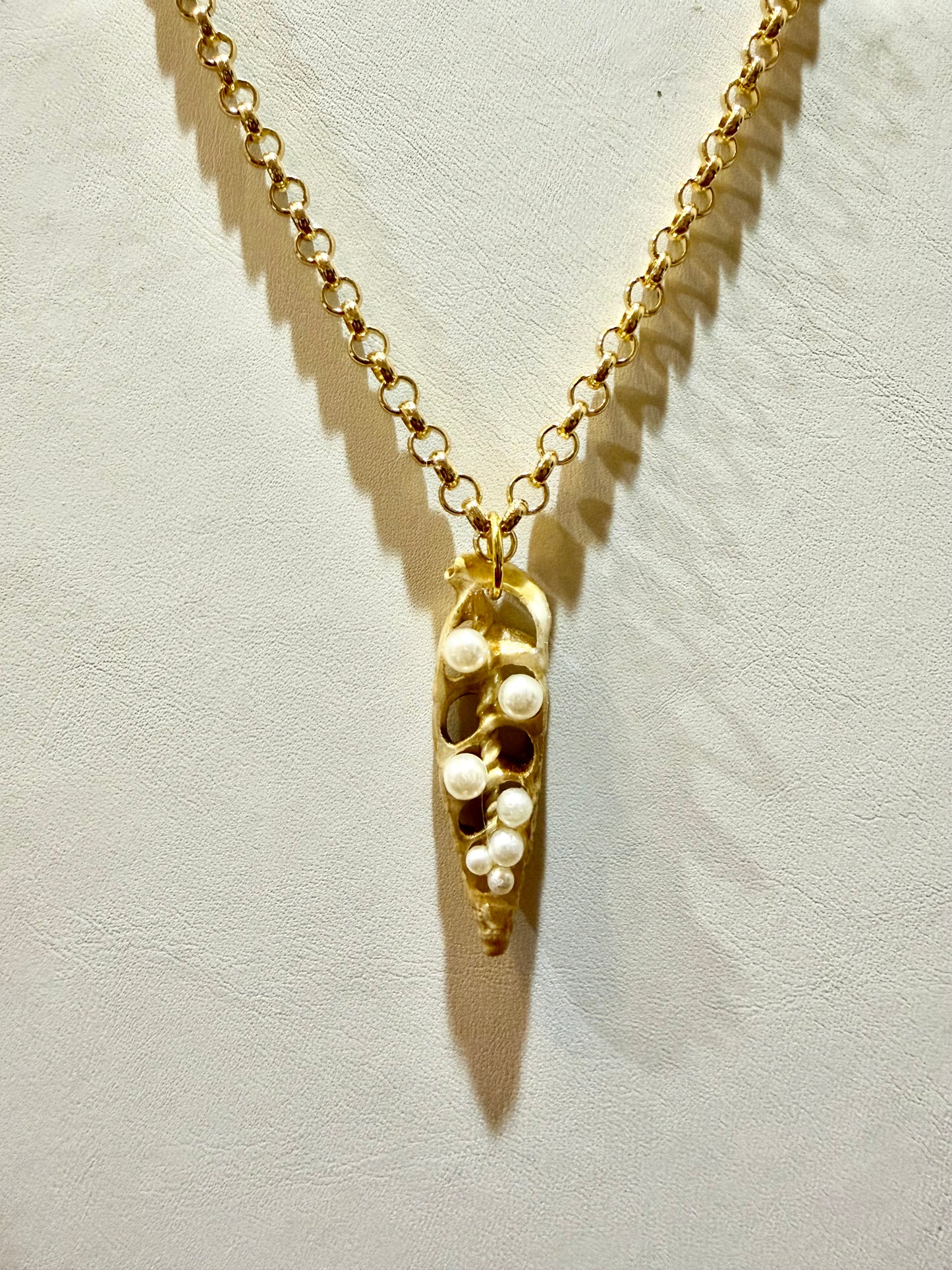 Seashell Necklace with Pearls Gold Chain