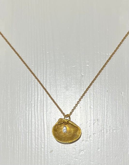 Gold Seashell Pearl Necklace