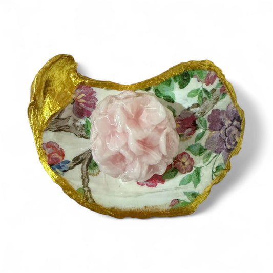 Oyster shell with soap